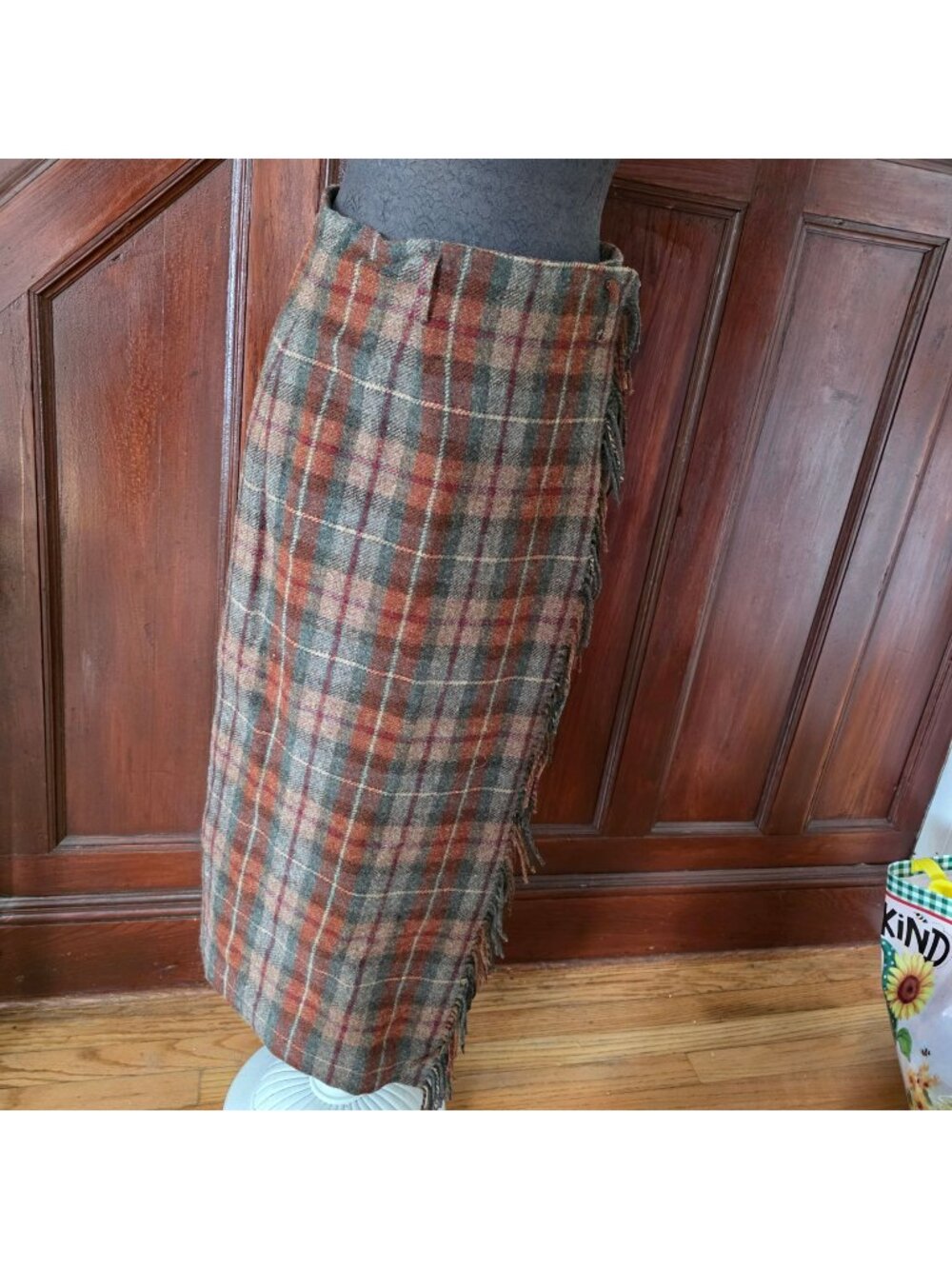Jones New York Country Plaid Wool Blend Fringe Wrap Skirt Womens Size 8 Made USA